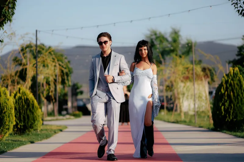 Walk In Like You Meant To: The Science and Seduction of a Powerful Entrance